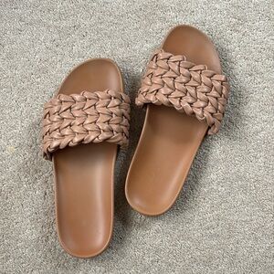 Universal Thread Sandals
